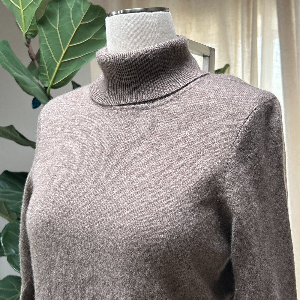 100% Cashmere Turtleneck Sweater Neutral Minimalist Capsule Wardrobe Womens M - Picture 6 of 11